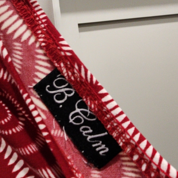 Elegant Red Patterned Dress - Picture 2 of 4